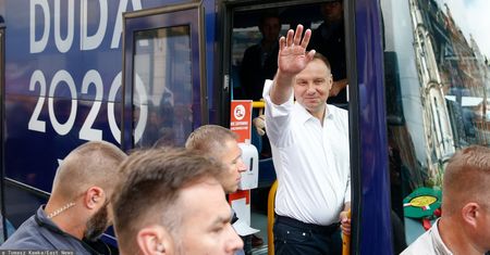 Koniec 13. i 14. emerytury i wyższe podatki? Eksperci o kolejnej kadencji Andrzeja Dudy