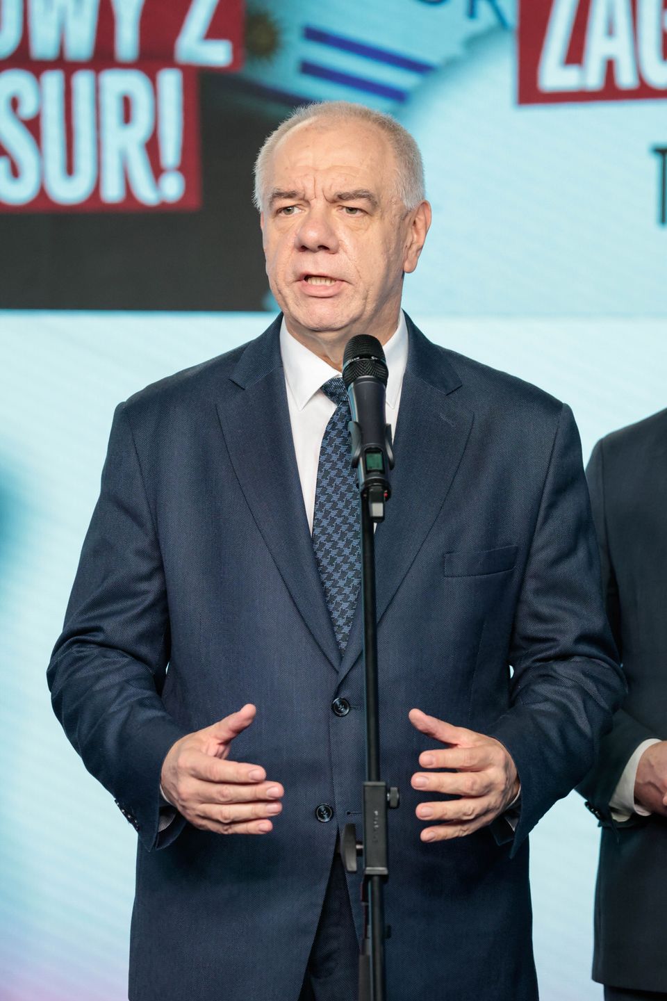 Jacek Sasin przeszedł metamorfozę