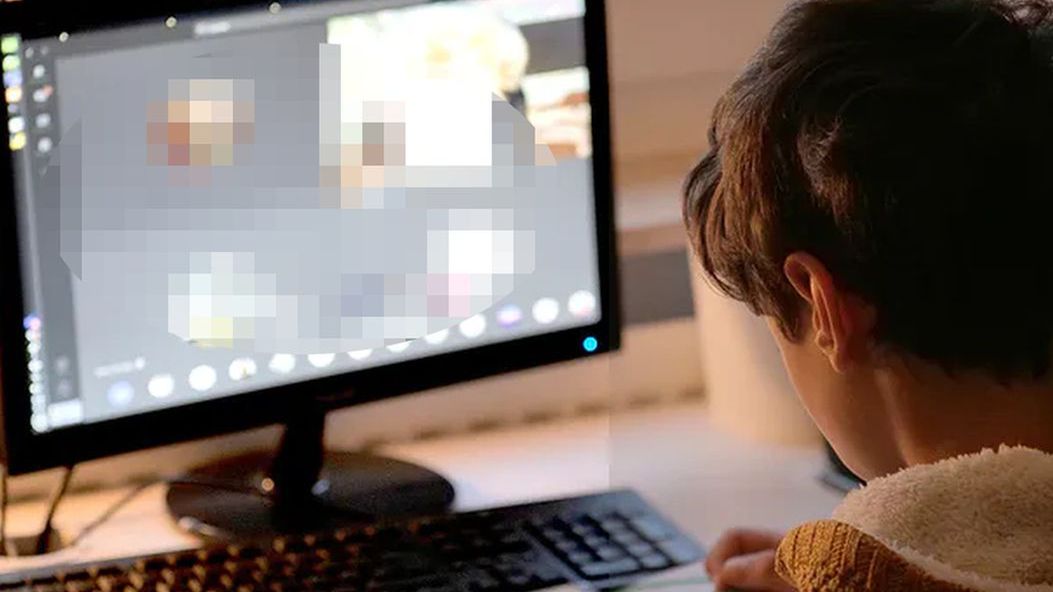 Nauczyciel informatyki na zajęciach zdalnych włączył film pornograficzny i udostępnił go uczniom (zdjęcie ilustracyjne).