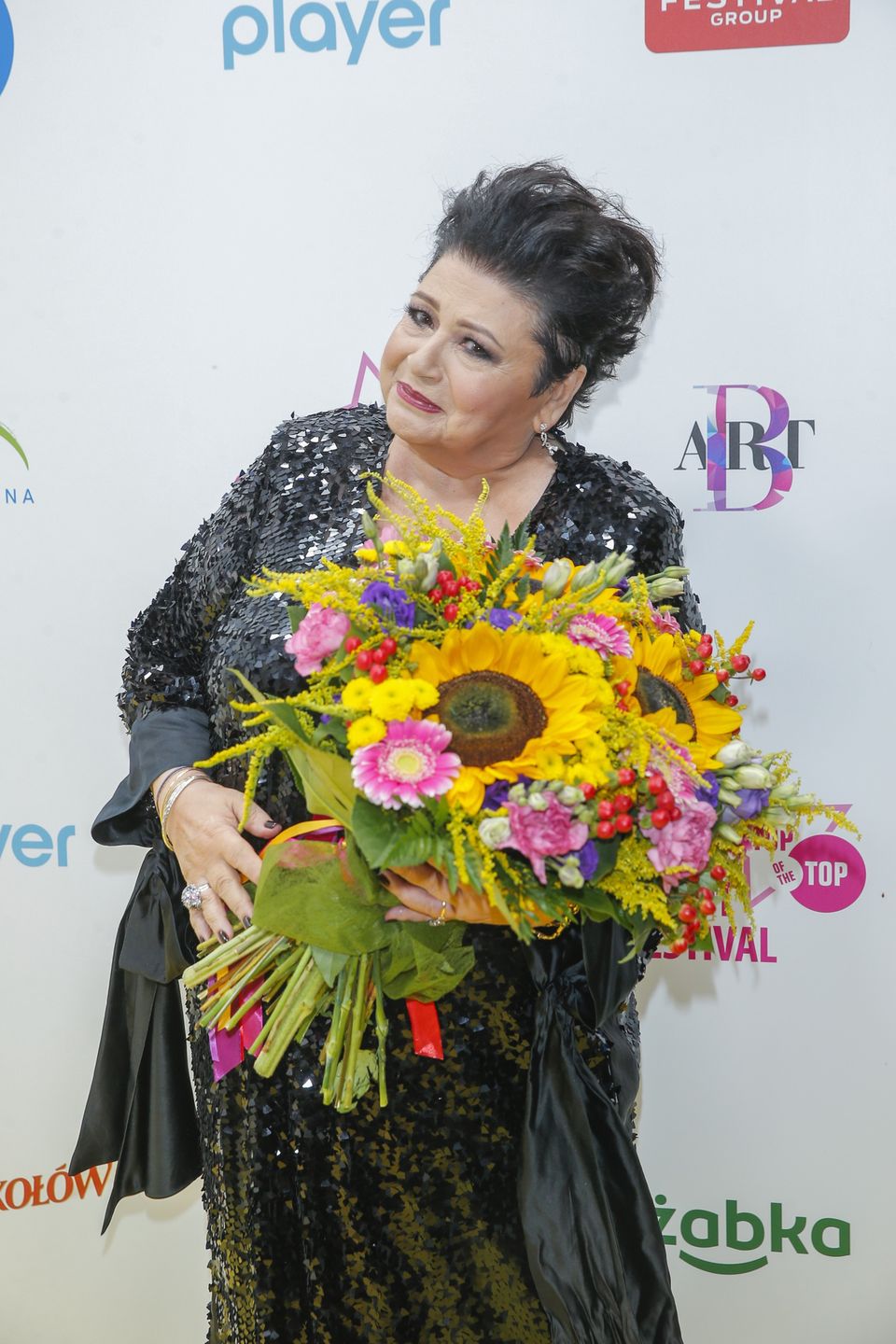 scena z: Ewa Bem, SK:, , fot. Podlewski/AKPAbukiet kwiatów, damskie, kobieta, Top of the Top Sopot Festival 2022 - #Zawsze razem, Ewa Bem