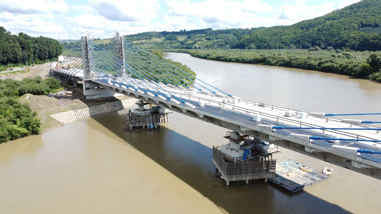 Nowy most na Dunajcu oddany kierowcom. To jedna z najdłuższych konstrukcji w Polsce