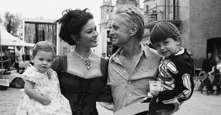 Carys Zeta Douglas: czy nastoletnia córka hollywoodzkich gwiazd pójdzie w ich ślady?