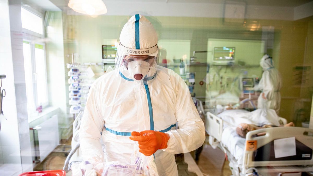 Lekarze walczący z pandemią teraz będą również walczyć o należne im dodatki.