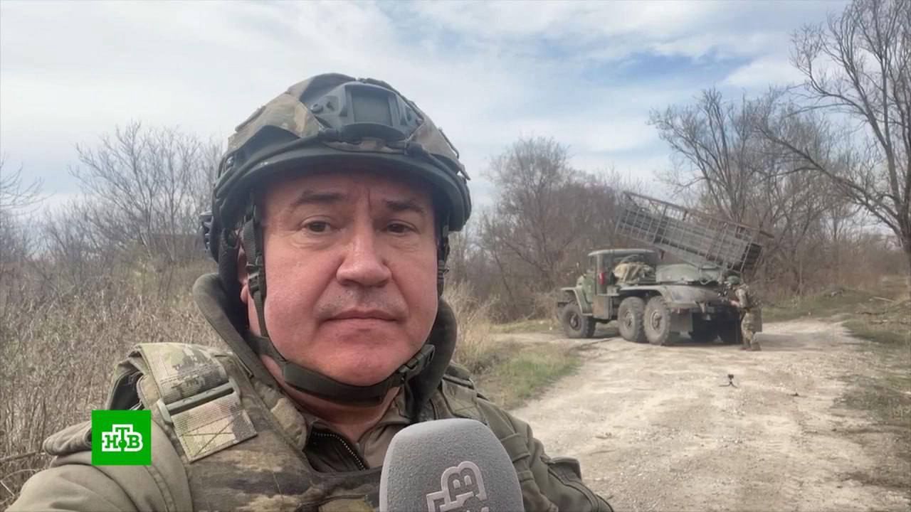 Injured "journalist" and his crew somewhere on the front in Donbas