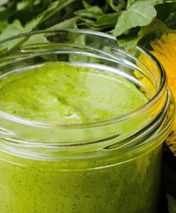Kwiaty dodaję do naleśników, a z liści robię pesto. Dbam o wątrobę i nie wydaję ani grosza
