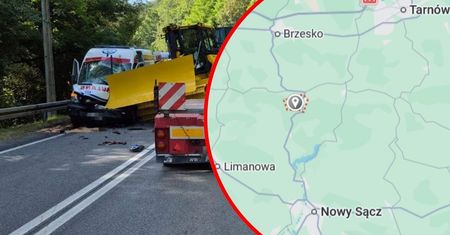 Zderzenie karetki z lawetą. Ranni ratownicy i pacjent