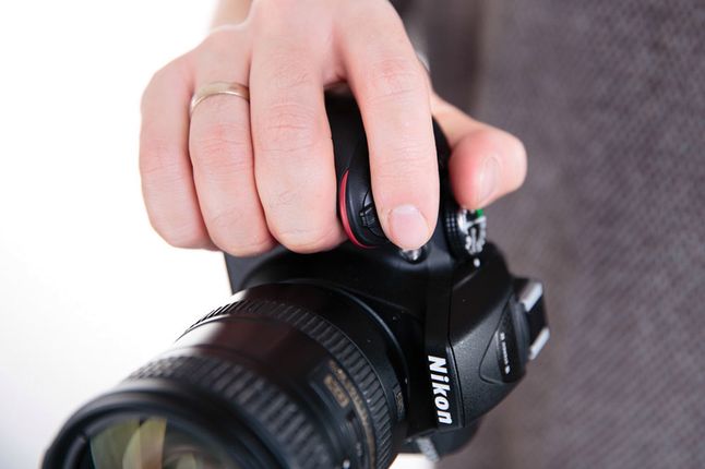 W razie potrzeby, Nikonem D5300 można komforotowo wykonać zdjęcie jedną ręką