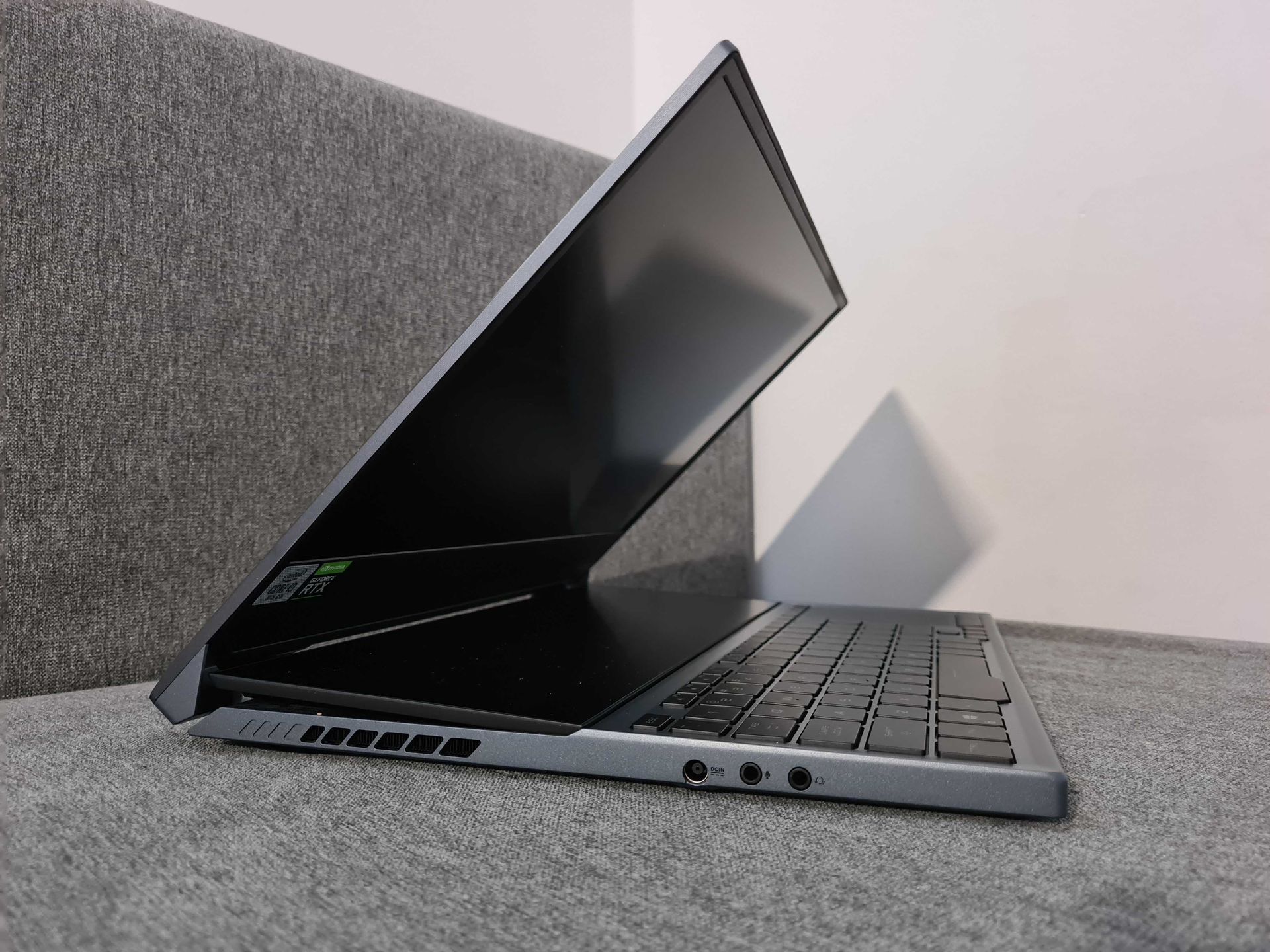 ASUS ROG Zephyrus Duo 15 – test. Granie na dwóch ekranach 4