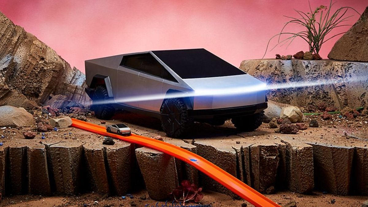 Elon Musk nie był jedyny. Zabawkowa Tesla Cybertruck też ma zbite szyby 1