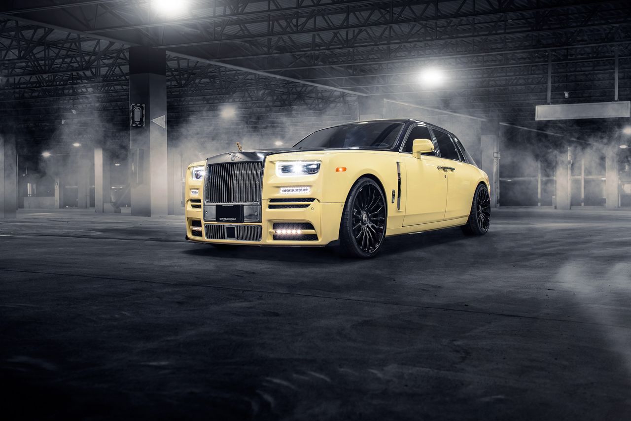 Rolls-Royce Phantom ze złotą sową na masce to nowe auto Drake'a