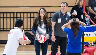 Kate Middleton gra w siatkówkę!