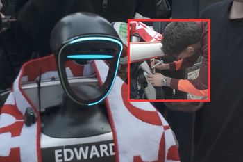 Robot zaczepił reprezentanta Polski i zażartował ze Szwedów. Miał jedną prośbę