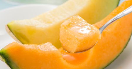 Ma mało kalorii i doskonale orzeźwia. Melon - owoc idealny na upały