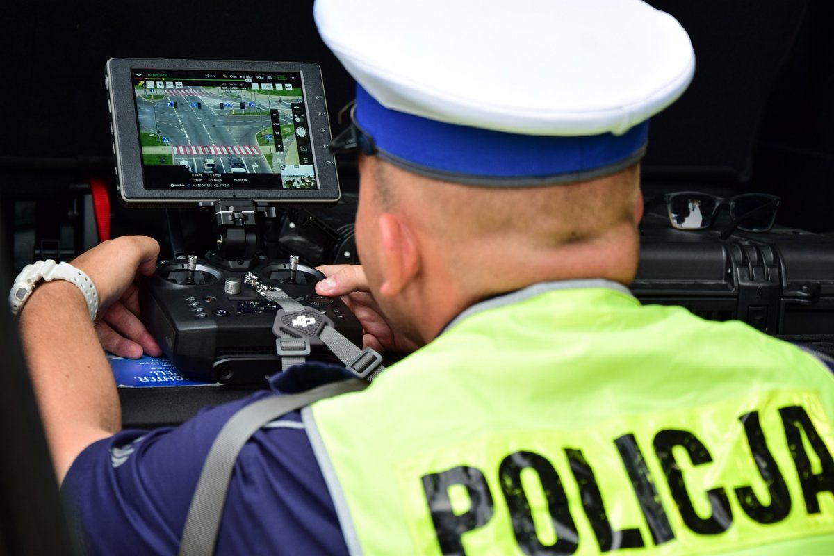 Mundurowi mogą "atakować" z zaskoczenia. Dzięki dronom łamiący przepisy kierowcy nie mogą czuć się bezkarnie nawet wtedy, gdy nie widać policji