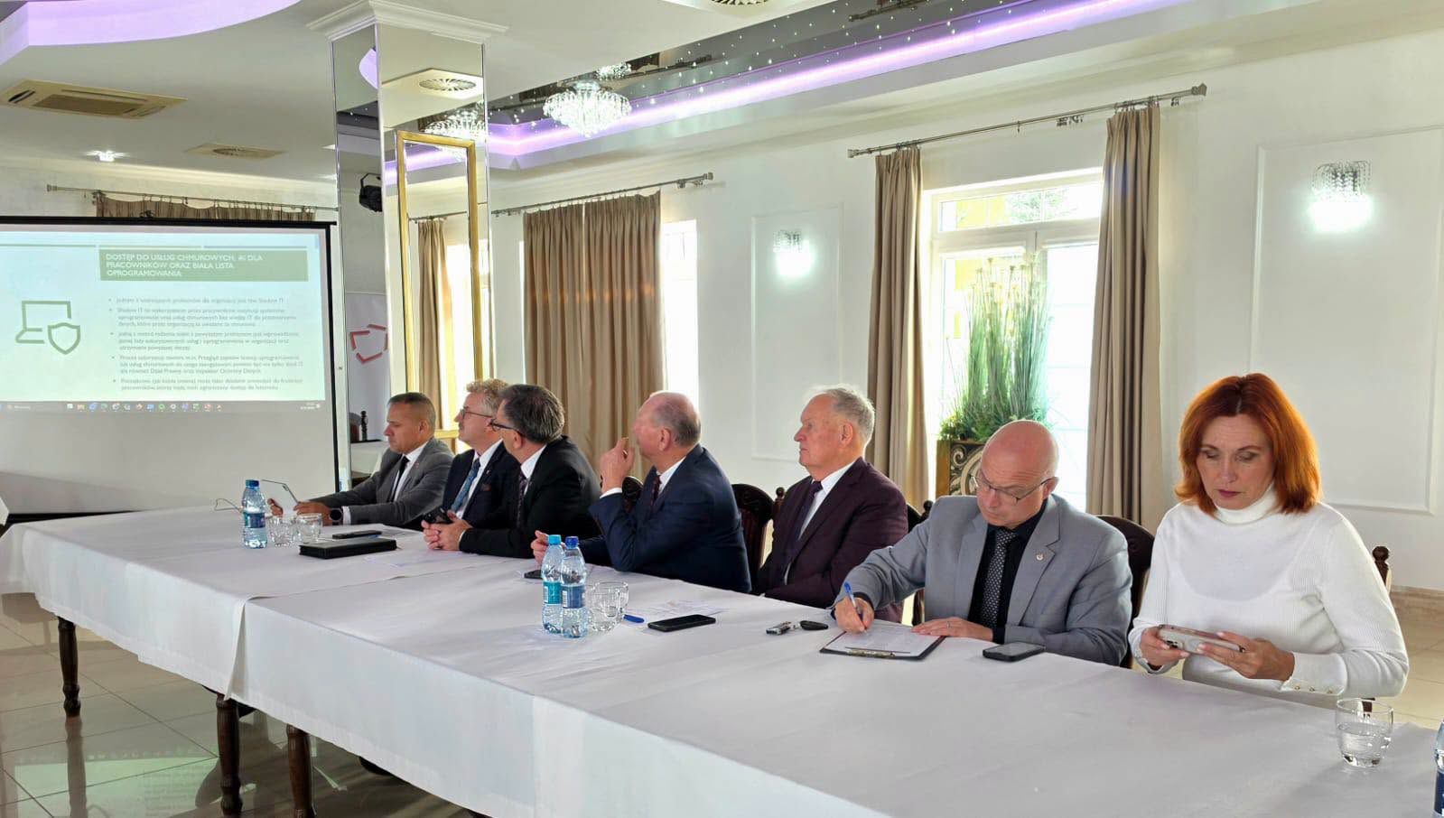 Bezpieczeństwo i inwestycje w centrum rozmów samorządowców – Konwent Powiatów w Jędrzejowie
