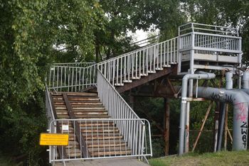 Rybnik: Kiedy rozpocznie się budowa nowej kładki w Boguszowicach? Wykonawca szykuje plac budowy. Podczas prac będzie przejście na drugą stronę?