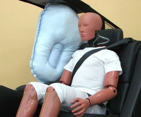 Pierwszy centralny airbag dla tylnej kanapy!