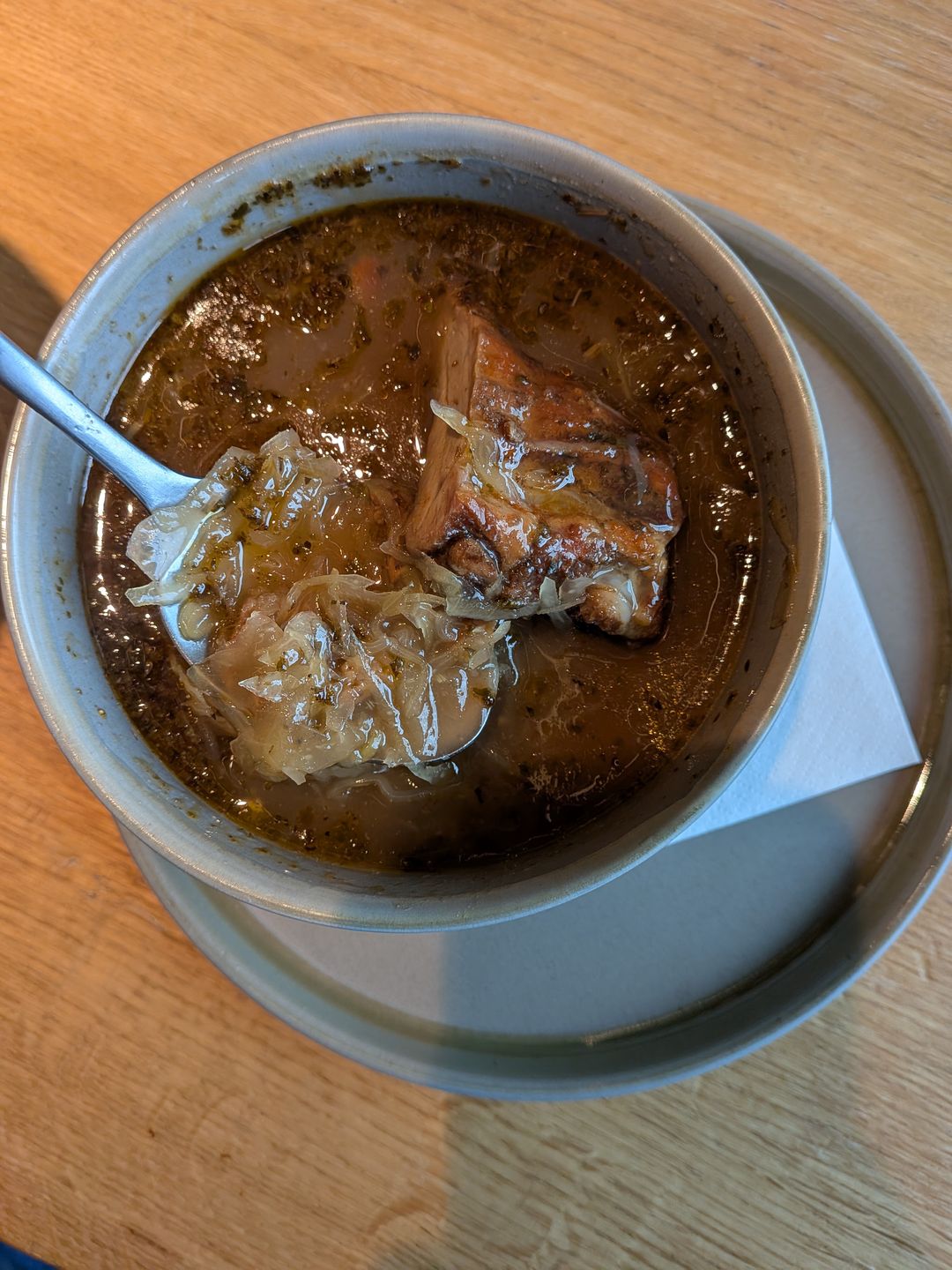 Kwaśnica z porcją żeberek