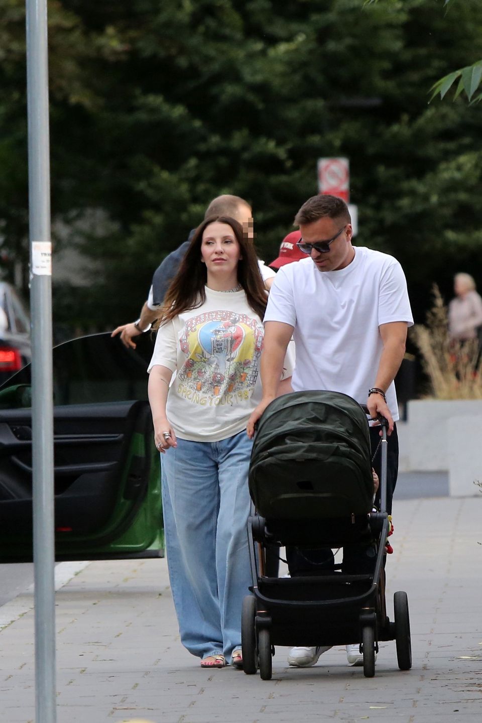 Marcin Hakiel i Dominika Serowska maszerują po mieście z Romeo