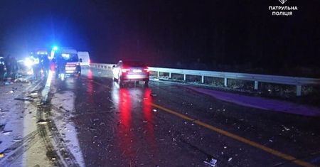 Straszny wypadek drogowy na Ukrainie. Ojciec i dwóch synów zmarło na miejscu. Matka walczy o życie