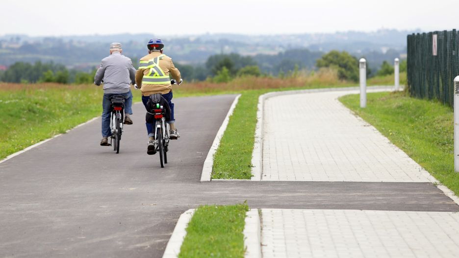 Dzięki przebudowie ul. Cieszyńskiej m.in. łatwiej dojedziemy do terenów rekreacyjnych wokół lotniska w Aleksandrowicach. 