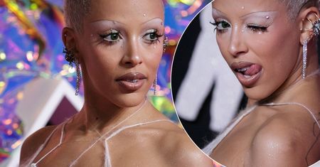 Doja Cat na imprezie MTV w sukience, której niemal nie było. Pajęczyna nitek ledwo ją zakrywała