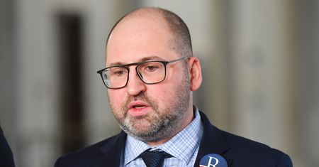 "Nie potrafię odpowiedzieć". Polityk w ogniu pytań o aferę