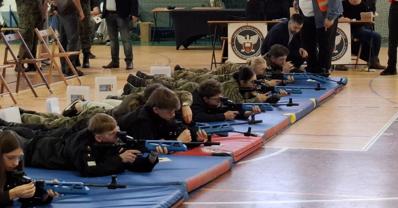 Sosnowiec: Młodzież rywalizowała w II Turnieju Strzeleckim z okazji Narodowego Święta Niepodległości