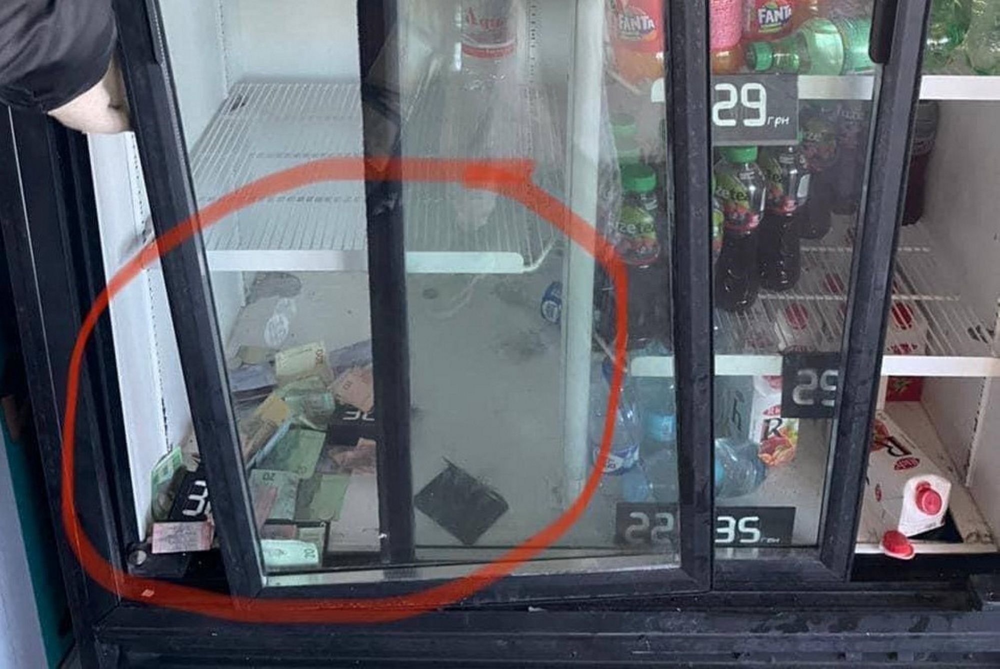 Ukraińcy płacą za swoje zakupy