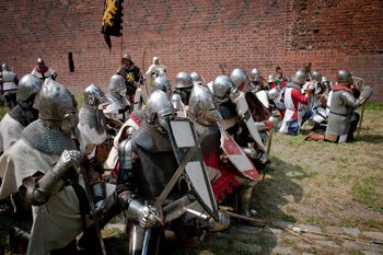 Ujazd: Rycerze zawładnęli Zamkiem Krzyżtopór. 5. Gala Walk Rycerskich udała się znakomicie.