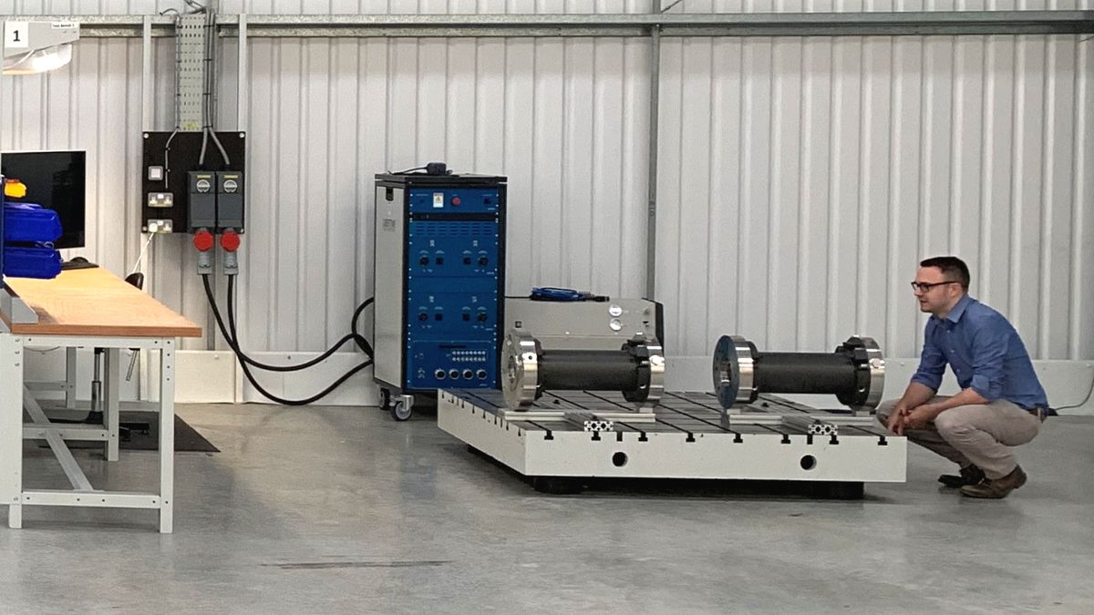 Pierwsze testy silnika z wolnym tłokiem