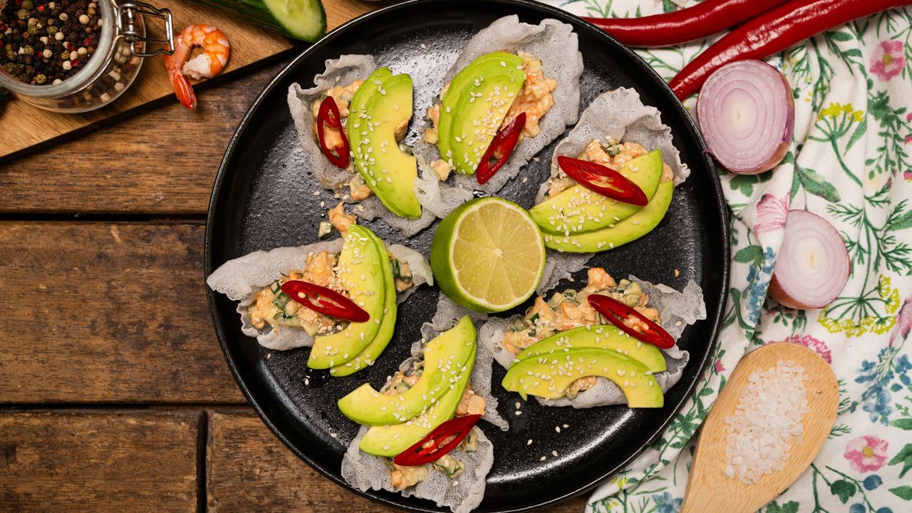 Reispapier-Tacos: Knusprige Delikatesse mit Garnelen und Avocado