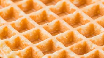 Tak zrobisz gofry bez gofrownicy. Lepsze niż z budki nad morzem