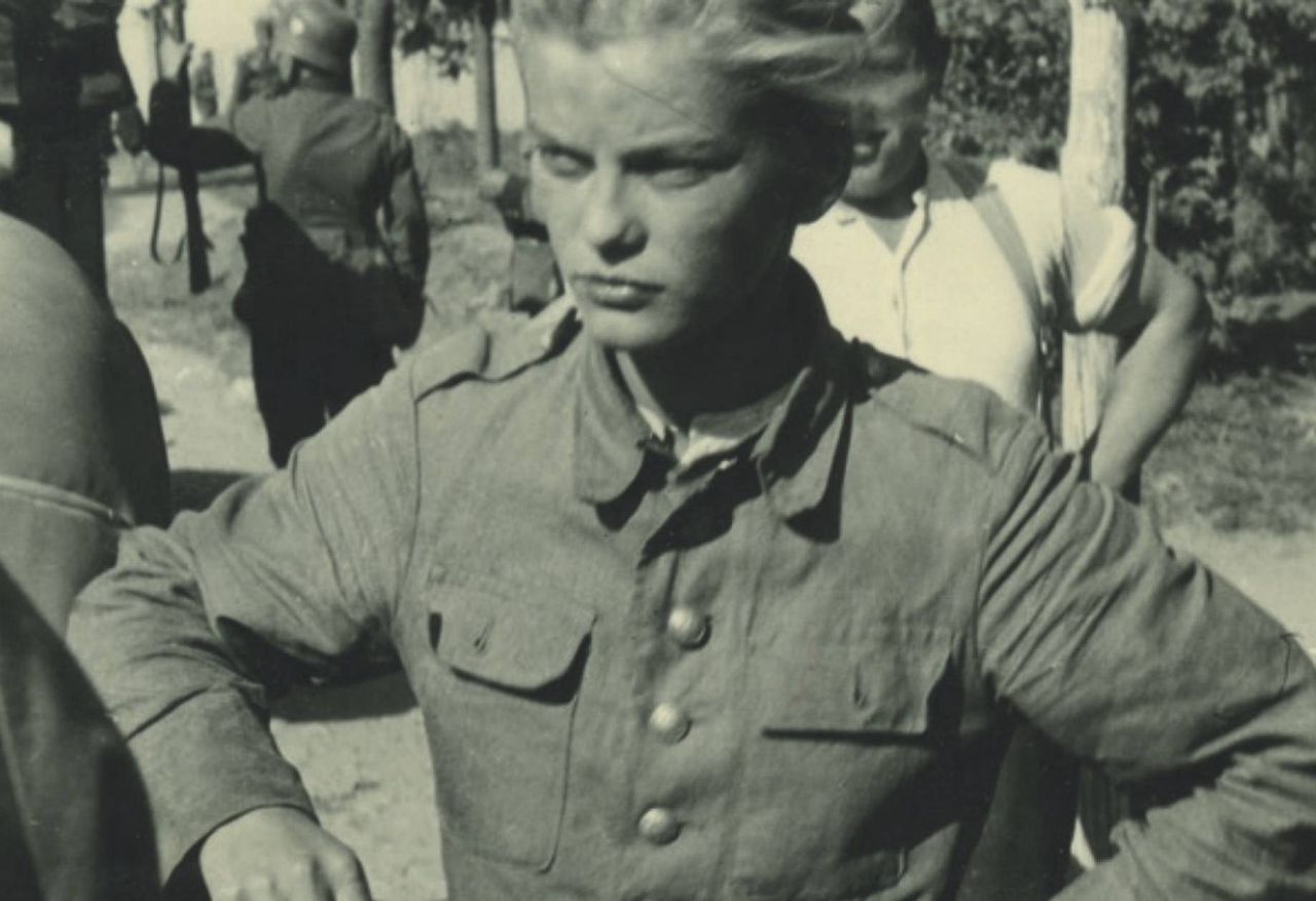 Elżbieta Zahorska na zdjęciu wykonanym przez Niemców po tym, jak została wzięta do niewoli we wrześniu 1939 roku