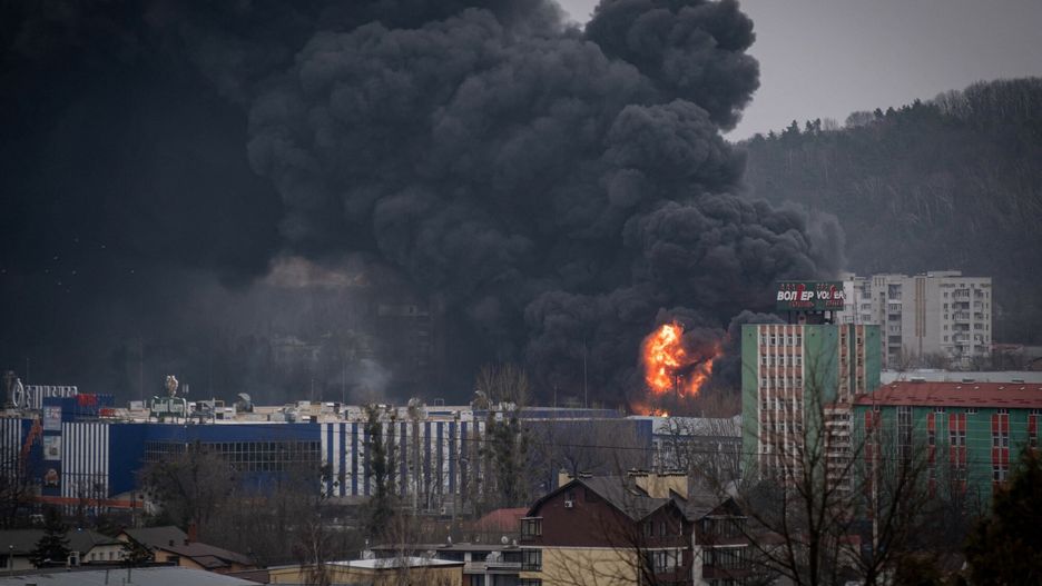 Wojna w Ukrainie. Rosyjski atak na Lwów, Rosjanie bombardują składy paliw