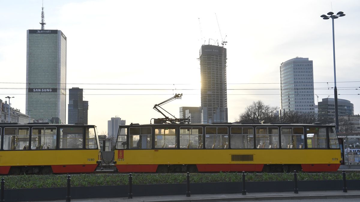 Bójka między pasażerem a motorniczym w Warszawie. Mężczyźni w szpitalu