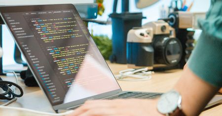 Który kraj ma najlepszych programistów? Polska na podium