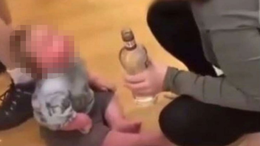 Podała dziecku wódkę. Sprawę bada policja