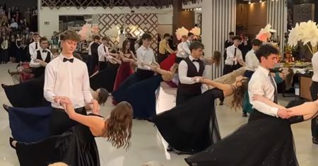 Maturzyści dali show. Ich taniec podbija sieć