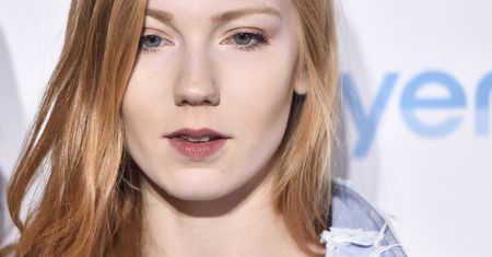 Marianna Gierszewska w samej bieliźnie. Na pierwszym planie? Brzuch. Stomii nie widać