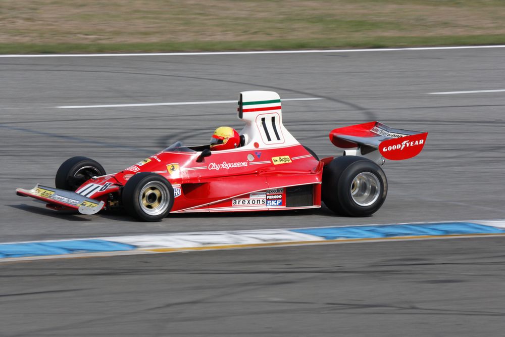 Bolid Ferrari 312T Claya Ragazzoniego.