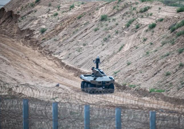 Robot bojowy Jaguar przy granicy ze Strefą Gazy