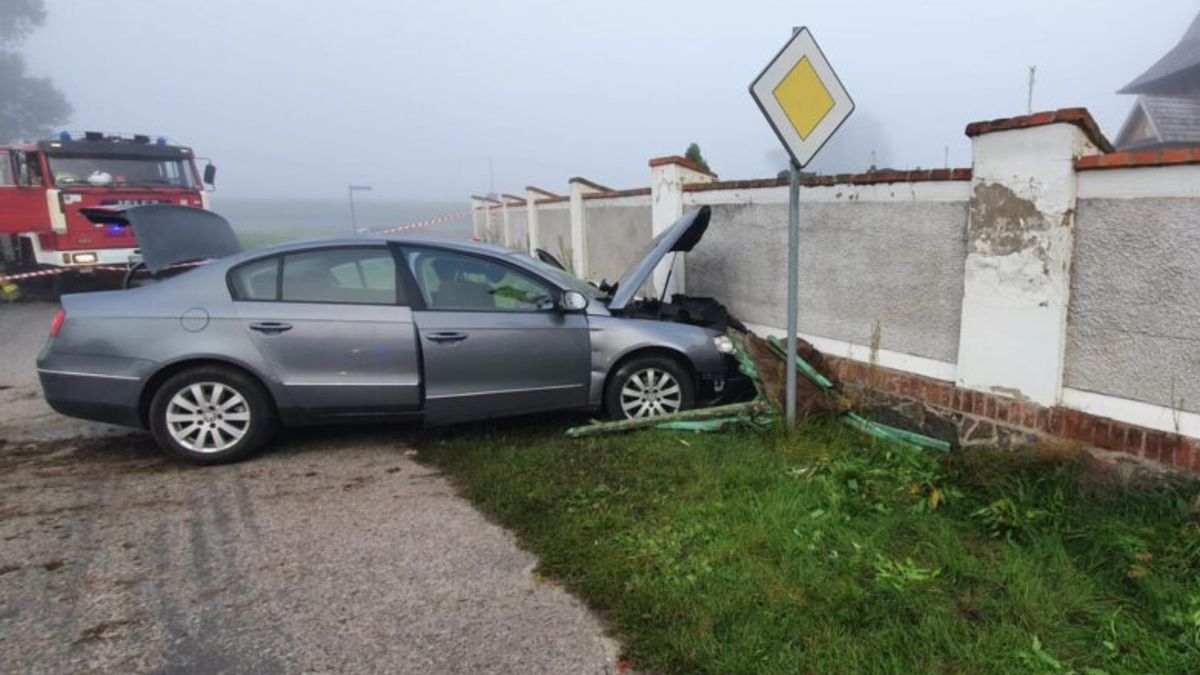 Kierujący volkswagenem wjechał w mur cmentarza 