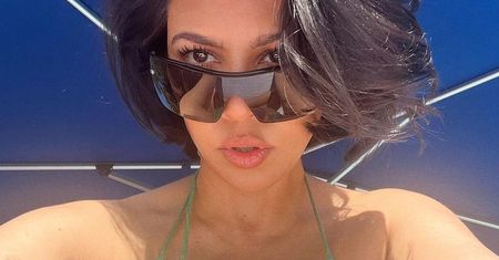 Kourtney Kardashian jest w zaawansowanej ciąży. Skąpe bikini to dla niej nie problem