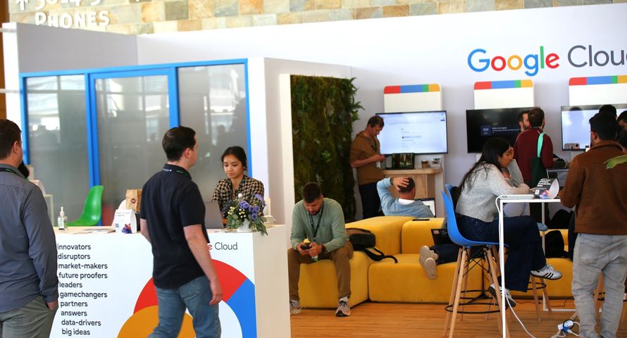 AI wchodzi w każdą warstwę rzeczywistości. Korespondencja z TechCrunch Disrupt 2025