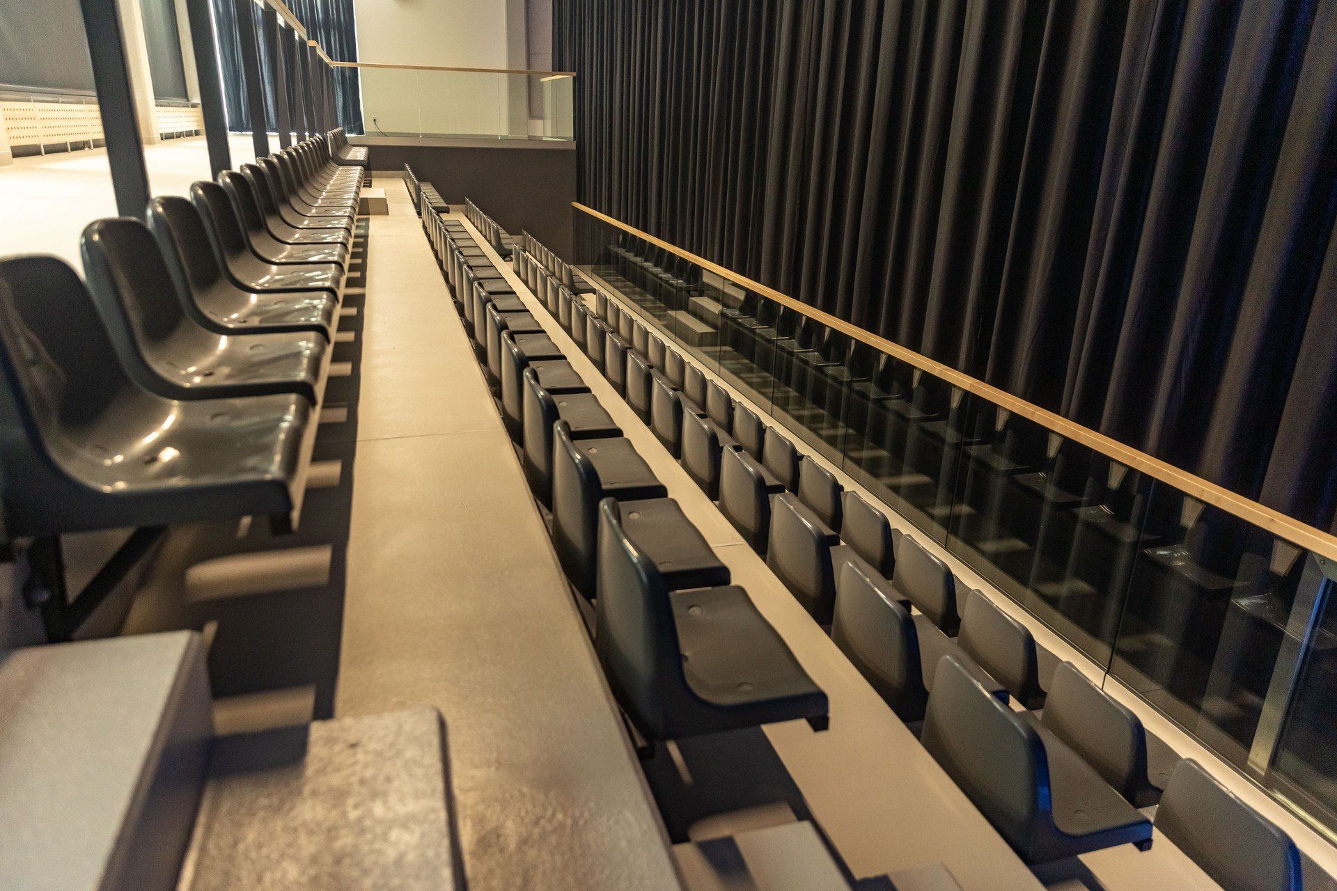 Uczniowie XXX LO mają od nowego roku szkolnego do dyspozycji nowoczesną halę widowiskowo-sportową