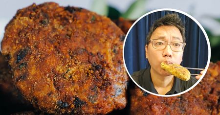 Koreańczyk nie wiedział, co to kotlet jajeczny. Gdy zobaczysz jego reakcję po spróbowaniu, zaczniesz się śmiać