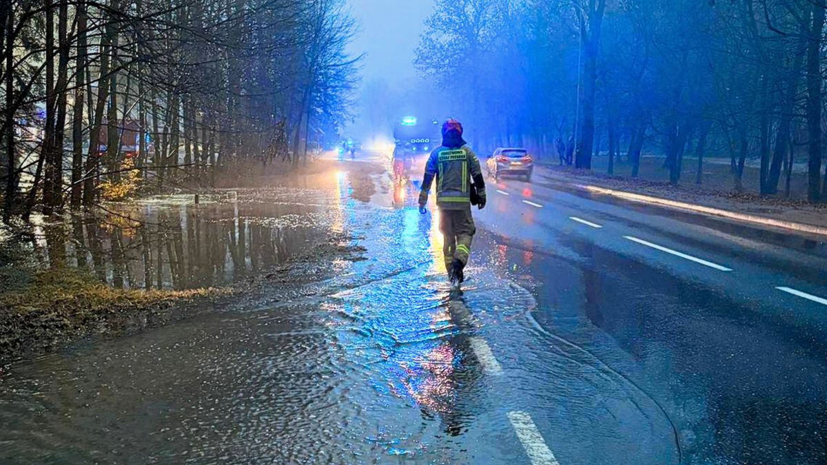 Odwilż, zalana DK 11 w Jastrowiu