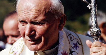 Rekordowo szybka kanonizacja. Po latach pojawiły się wątpliwości