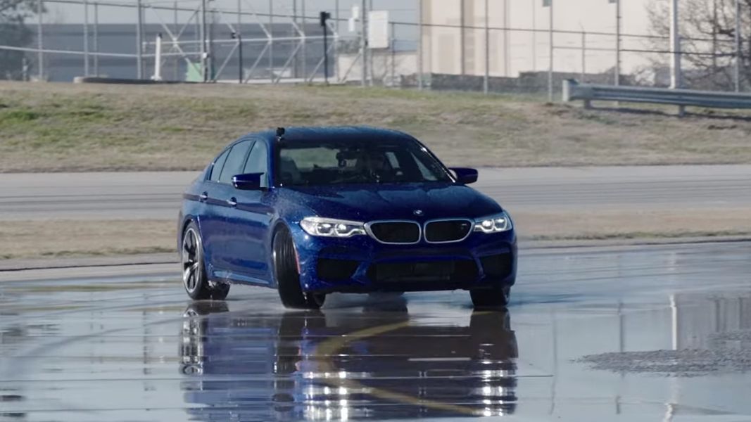Nowe BMW M5 jako pierwsze w historii ma napęd na cztery koła.